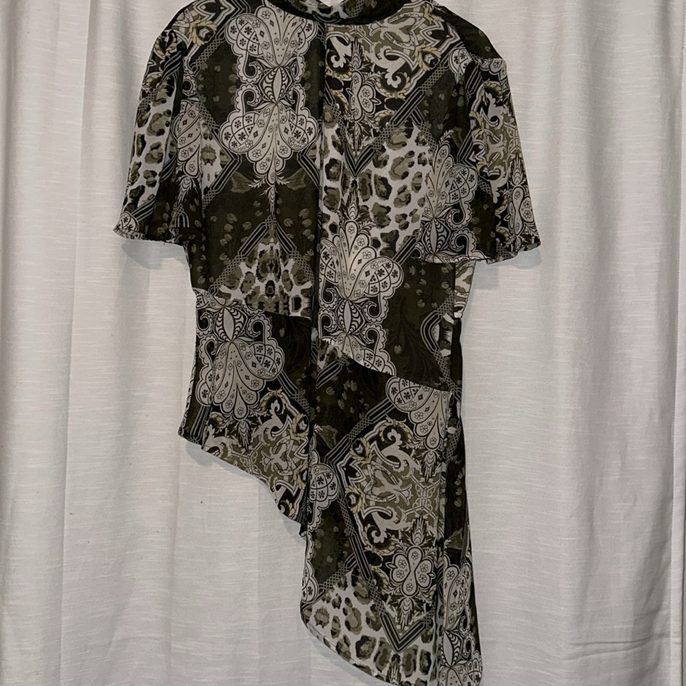 ❤️NEW YORK & CO HIGH-LO SILKY SHIRT❤️